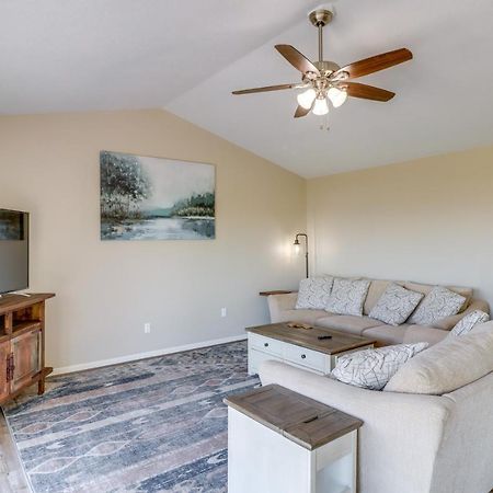Charming Edgemont Home With Deck And Lake Views! Fairfield Bay Екстериор снимка