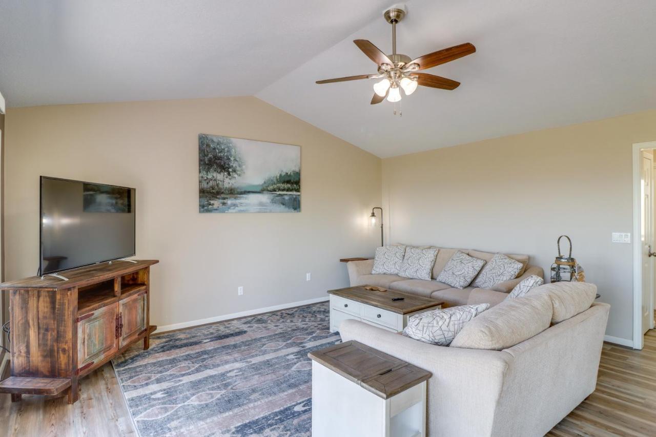Charming Edgemont Home With Deck And Lake Views! Fairfield Bay Екстериор снимка