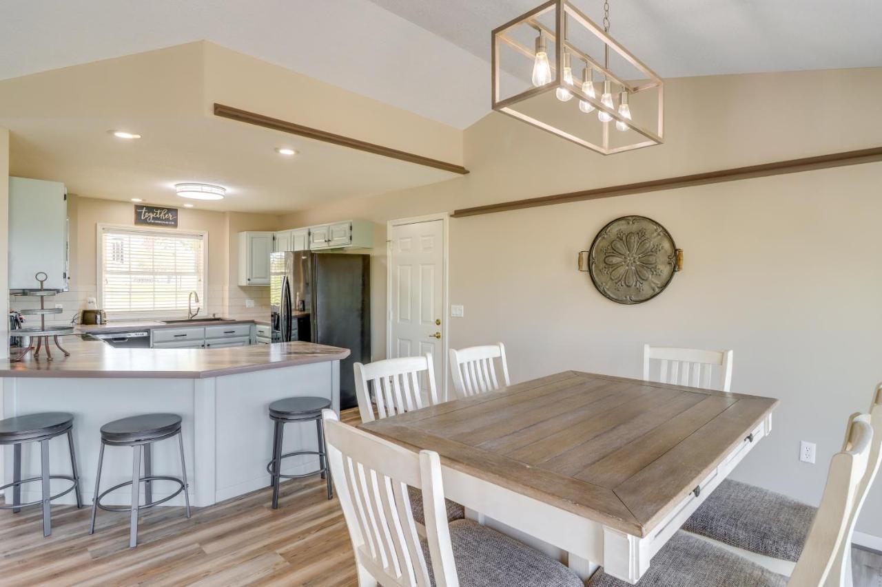 Charming Edgemont Home With Deck And Lake Views! Fairfield Bay Екстериор снимка