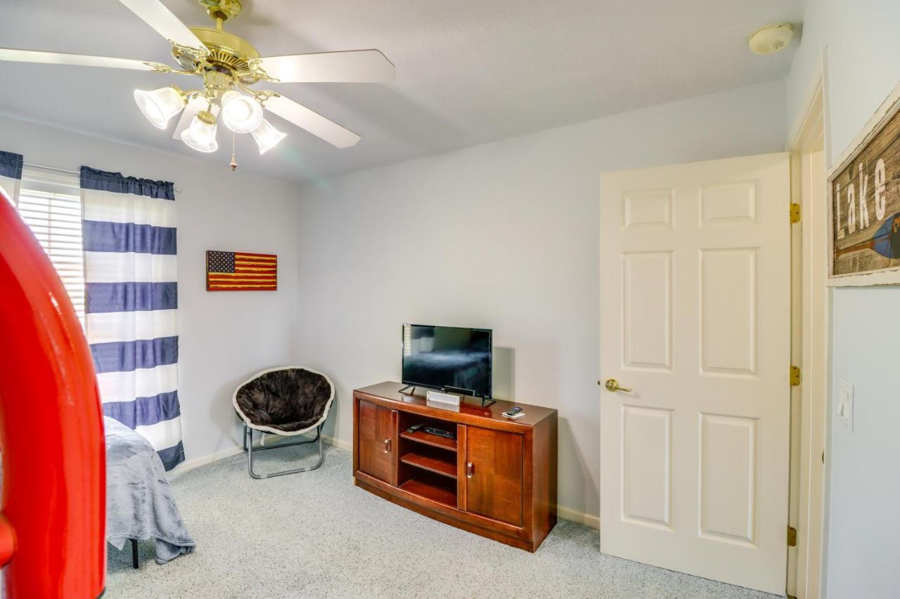 Charming Edgemont Home With Deck And Lake Views! Fairfield Bay Екстериор снимка