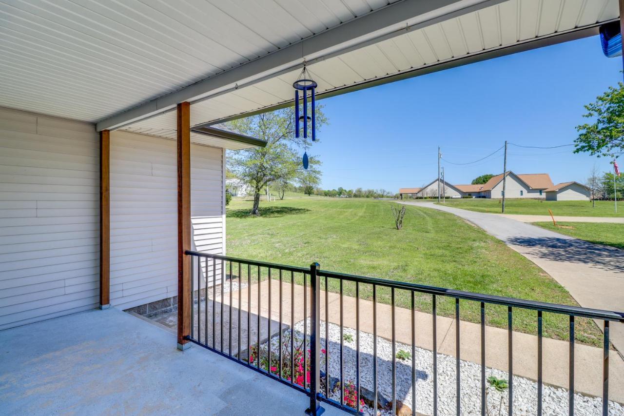 Charming Edgemont Home With Deck And Lake Views! Fairfield Bay Екстериор снимка