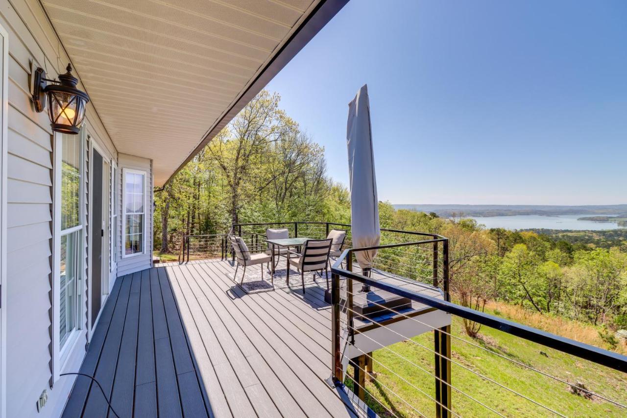 Charming Edgemont Home With Deck And Lake Views! Fairfield Bay Екстериор снимка