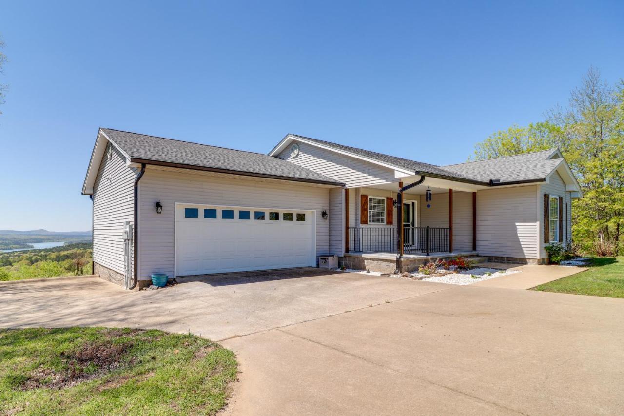 Charming Edgemont Home With Deck And Lake Views! Fairfield Bay Екстериор снимка