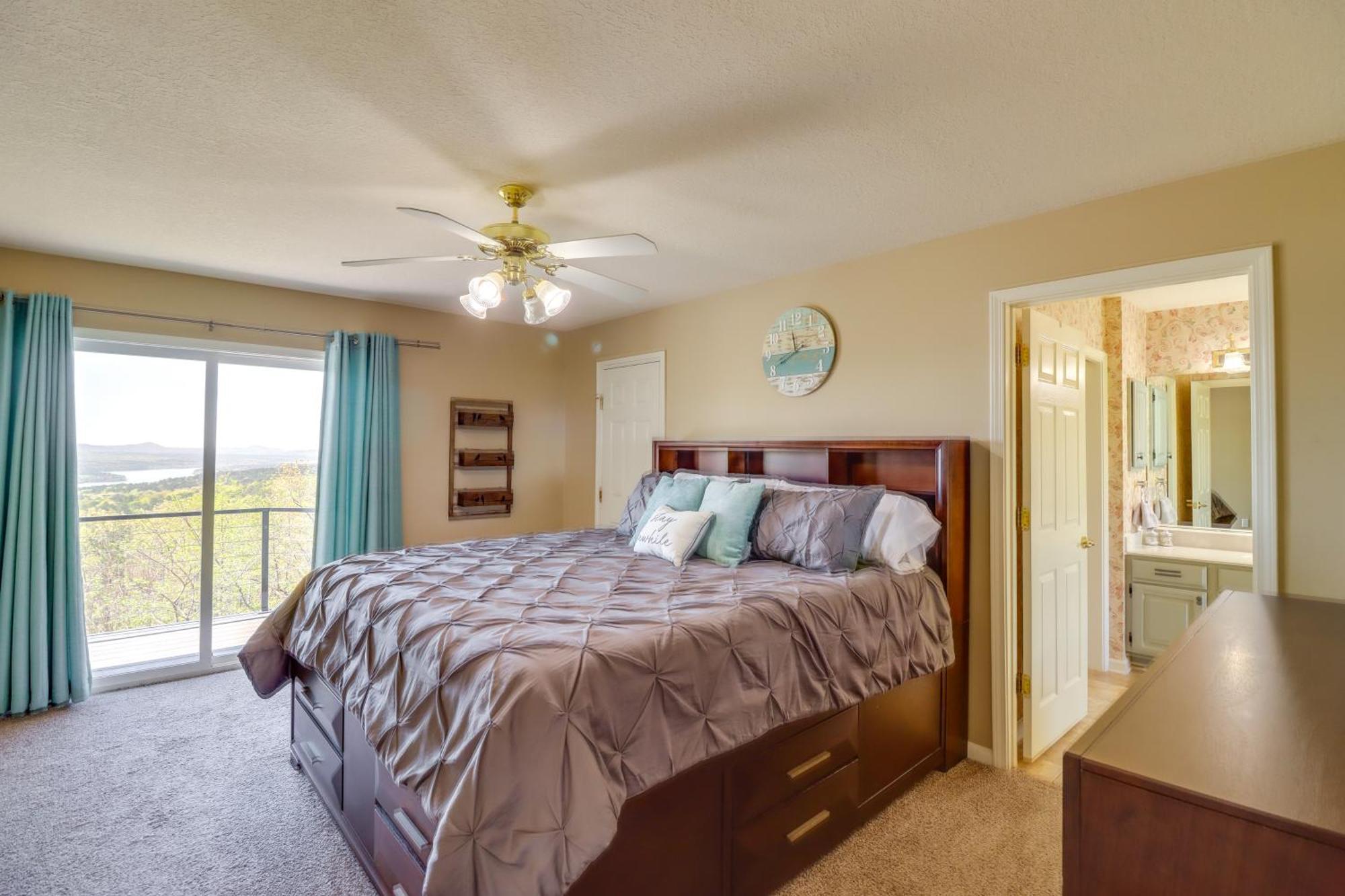 Charming Edgemont Home With Deck And Lake Views! Fairfield Bay Екстериор снимка